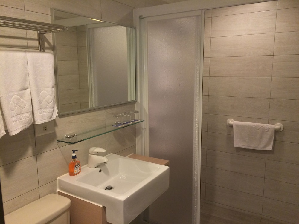 Standard Quadruple Room, Non Smoking, Corner photo 2