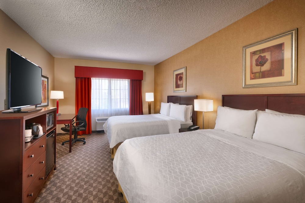 Suite, 2 Queen Beds, Accessible, Refrigerator & Microwave (with Sofabed) - Photo 4