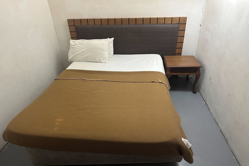 Queen Room photo 1