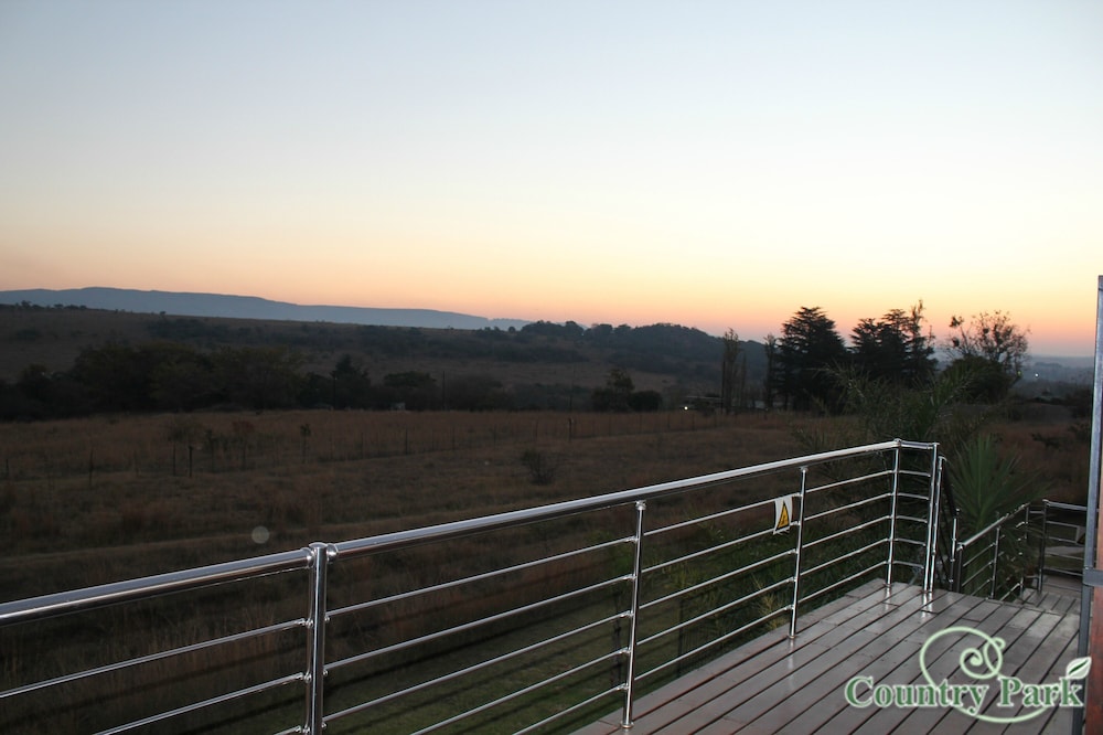 Luxury Double Room, 1 King Bed, Non Smoking, Mountain View photo 3