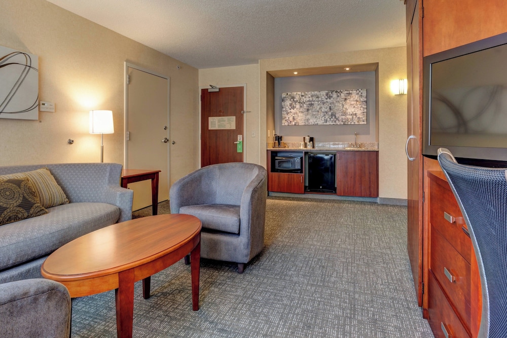 Suite, 1 Bedroom - Photo 3