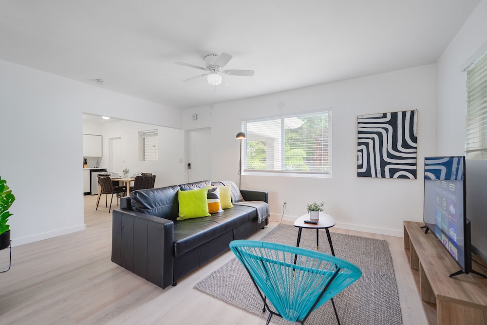 Basic Apartment photo 1