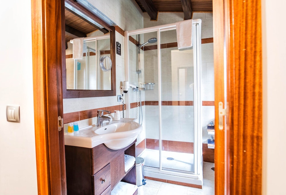 Standard Double Room - Photo 4