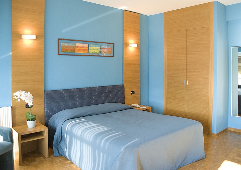 Standard Double or Twin Room, 1 Bedroom, City View photo 2