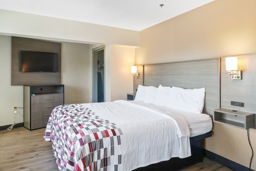 Suite, Non Smoking (2 king beds) - Photo 3