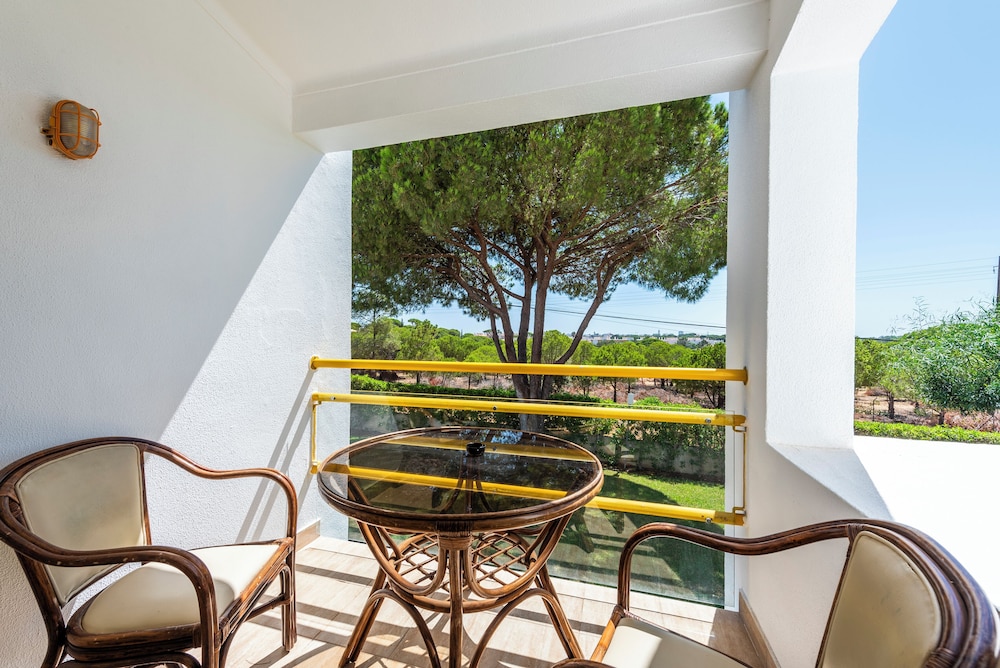 Family Room (2 Adults + 1 Child) - Photo 4