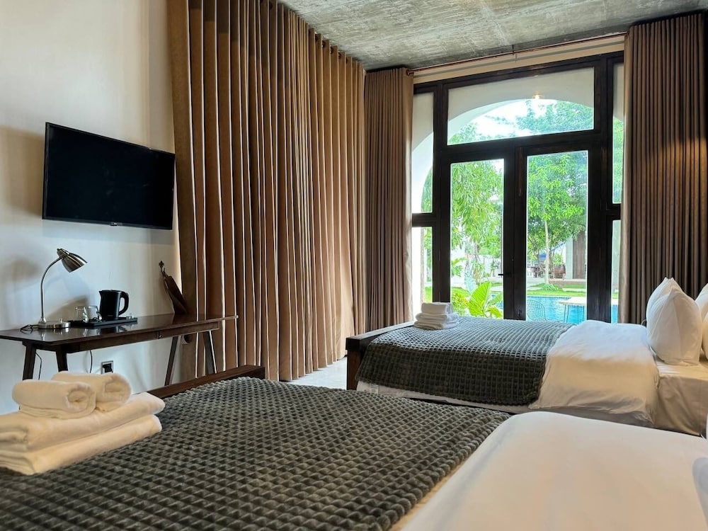 Family Suite, Pool View