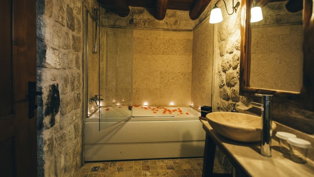 Deluxe Room - Photo 14