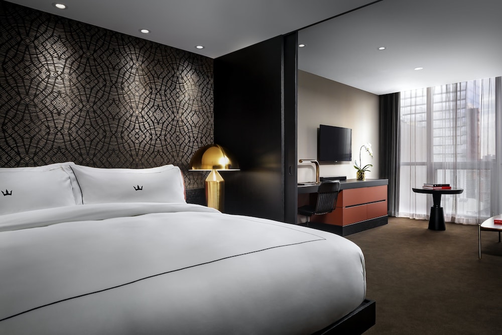 The Olivia, 1 Bedroom Signature Suite, 1 King, City View