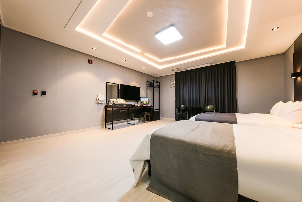 Twin Room - Photo 7
