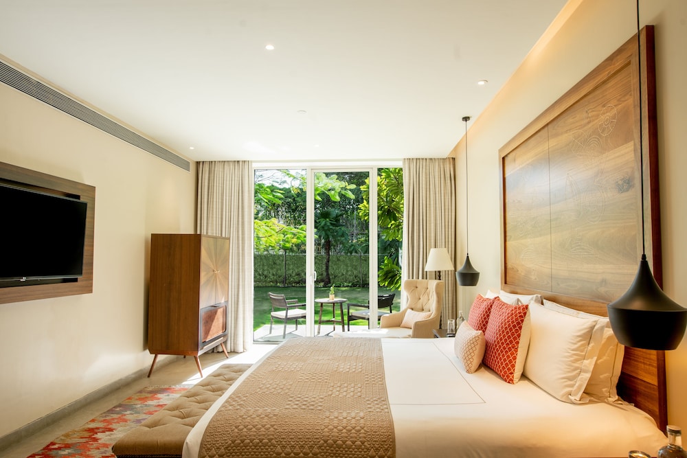 Deluxe Room With Garden View And Balcony Double Bed - Photo 1