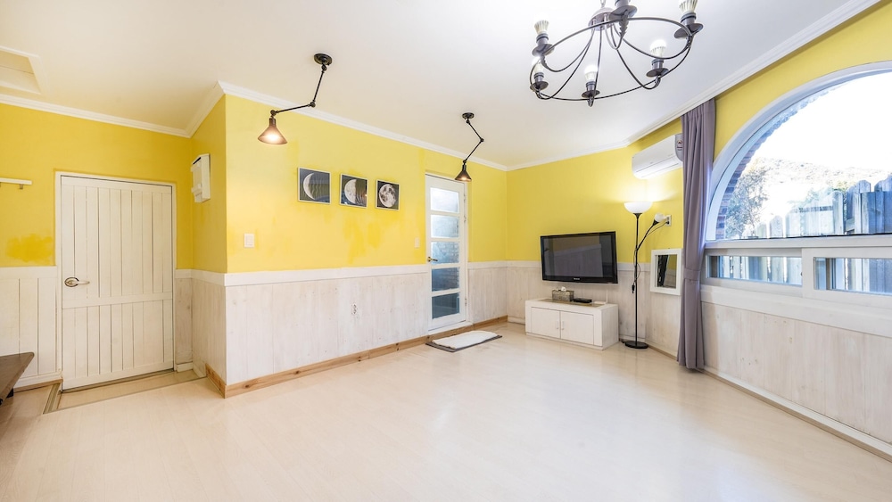 Basic Room, 2 Bedrooms (sky view)