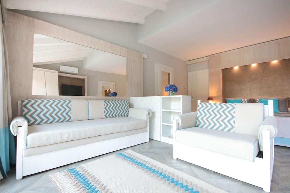 Executive Suite, Hot Tub, Pool View photo 2