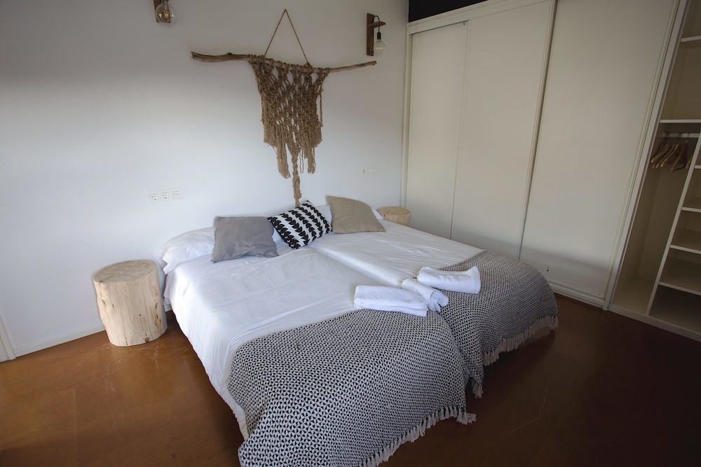 Room, 1 Bedroom - Photo 1