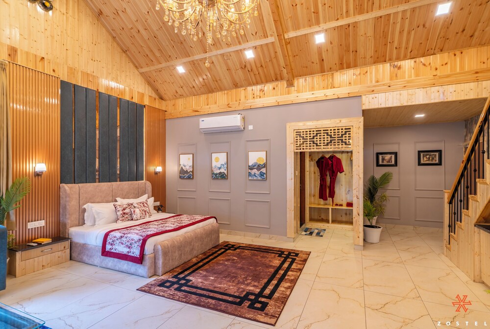 Suite - Photo 1