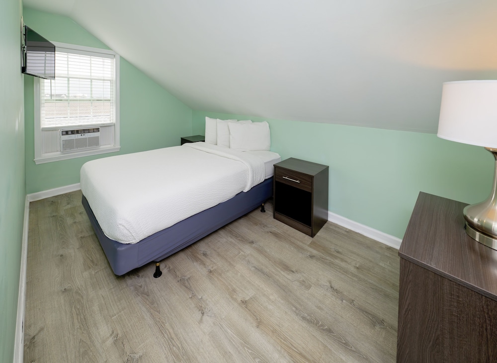 Three Bedroom Suite 2 Double Beds and 1 King