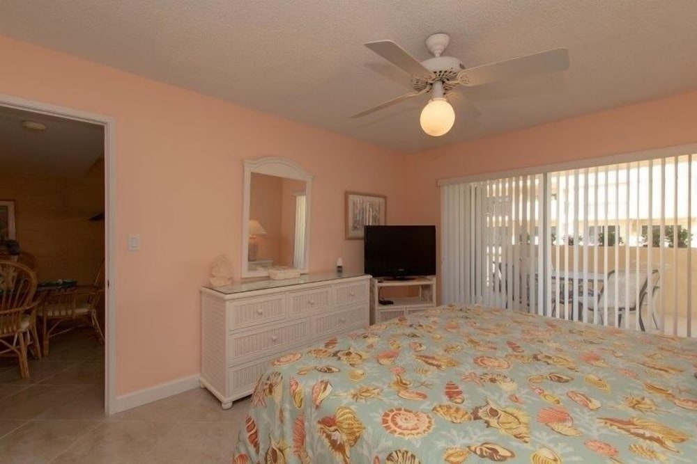 Condo, 2 Bedrooms photo 3