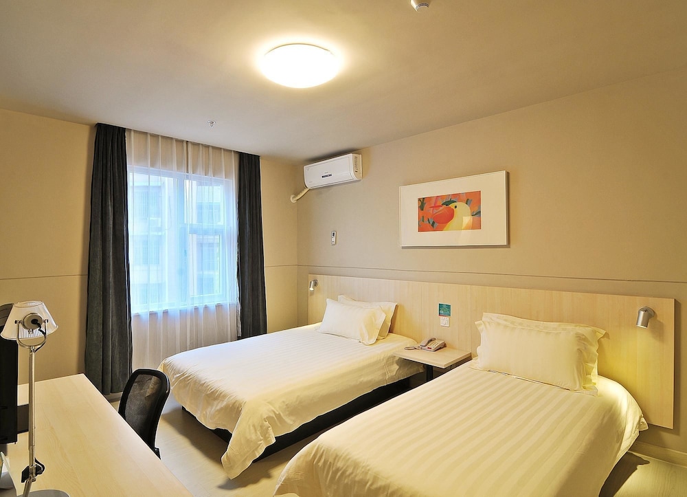 Twin Room (B)