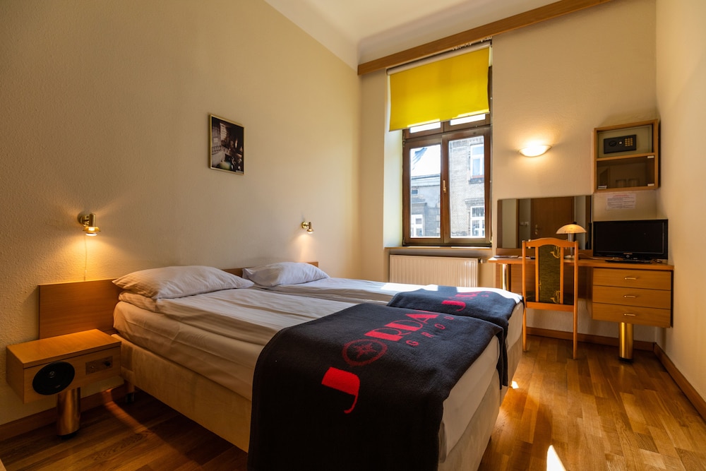 Classic Twin Room, 2 Twin Beds - Photo 6