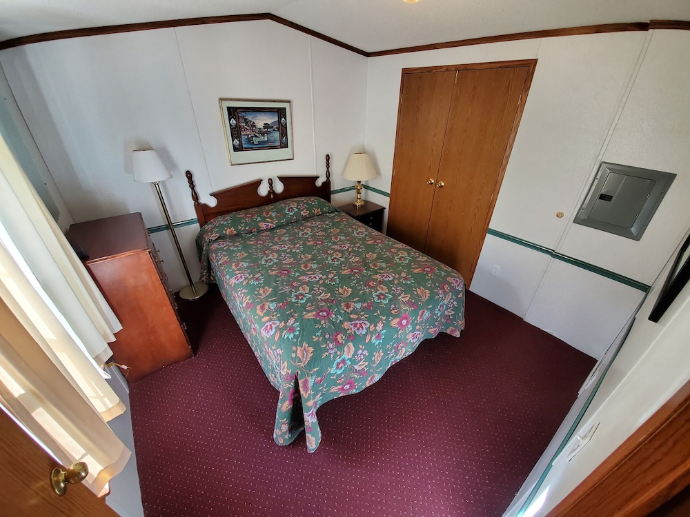 Standard Cabin