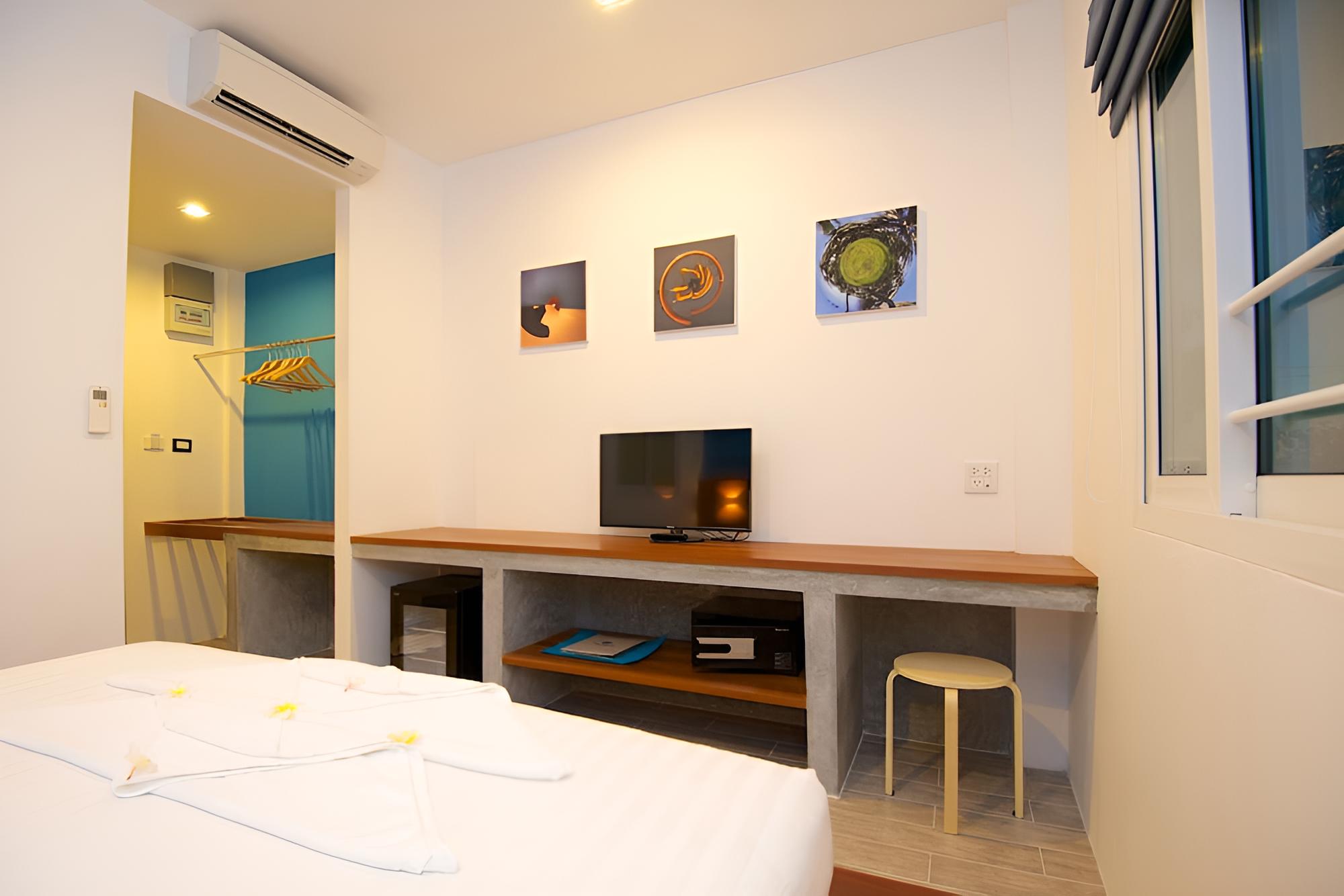 Standard Room, 1 King Bed photo 1