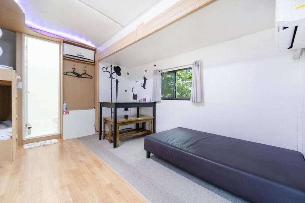 Basic Room, 1 Bedroom (DeluxeAhyeong2) - Photo 4