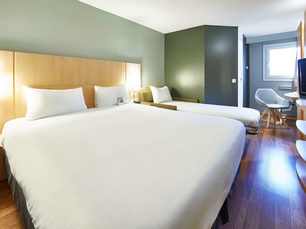 Standard Double Room, Multiple Beds - Photo 3