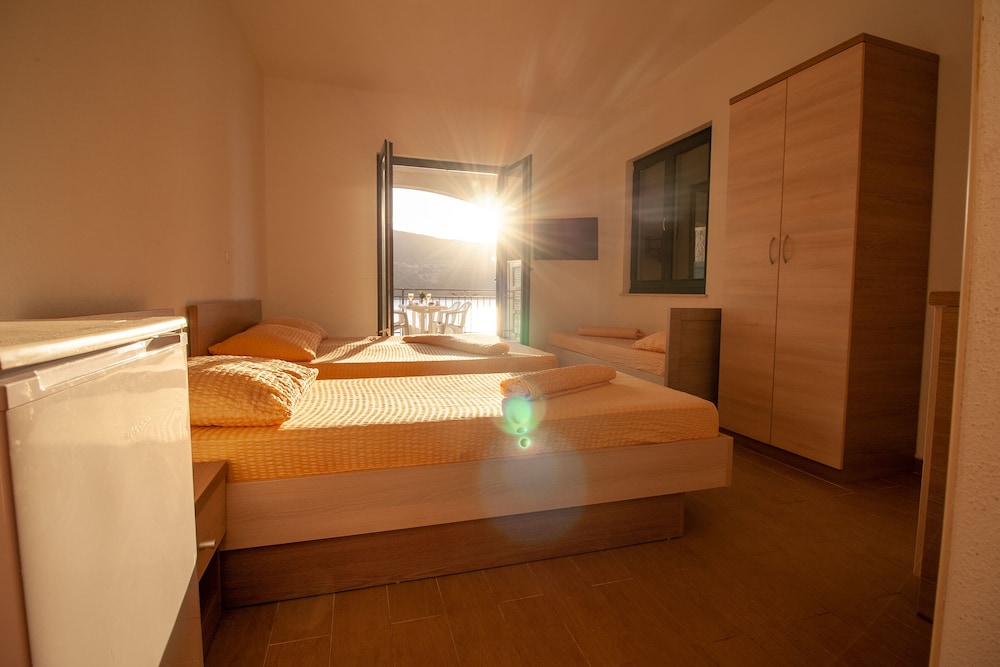 Studio, Sea View (4 Bed) photo 3