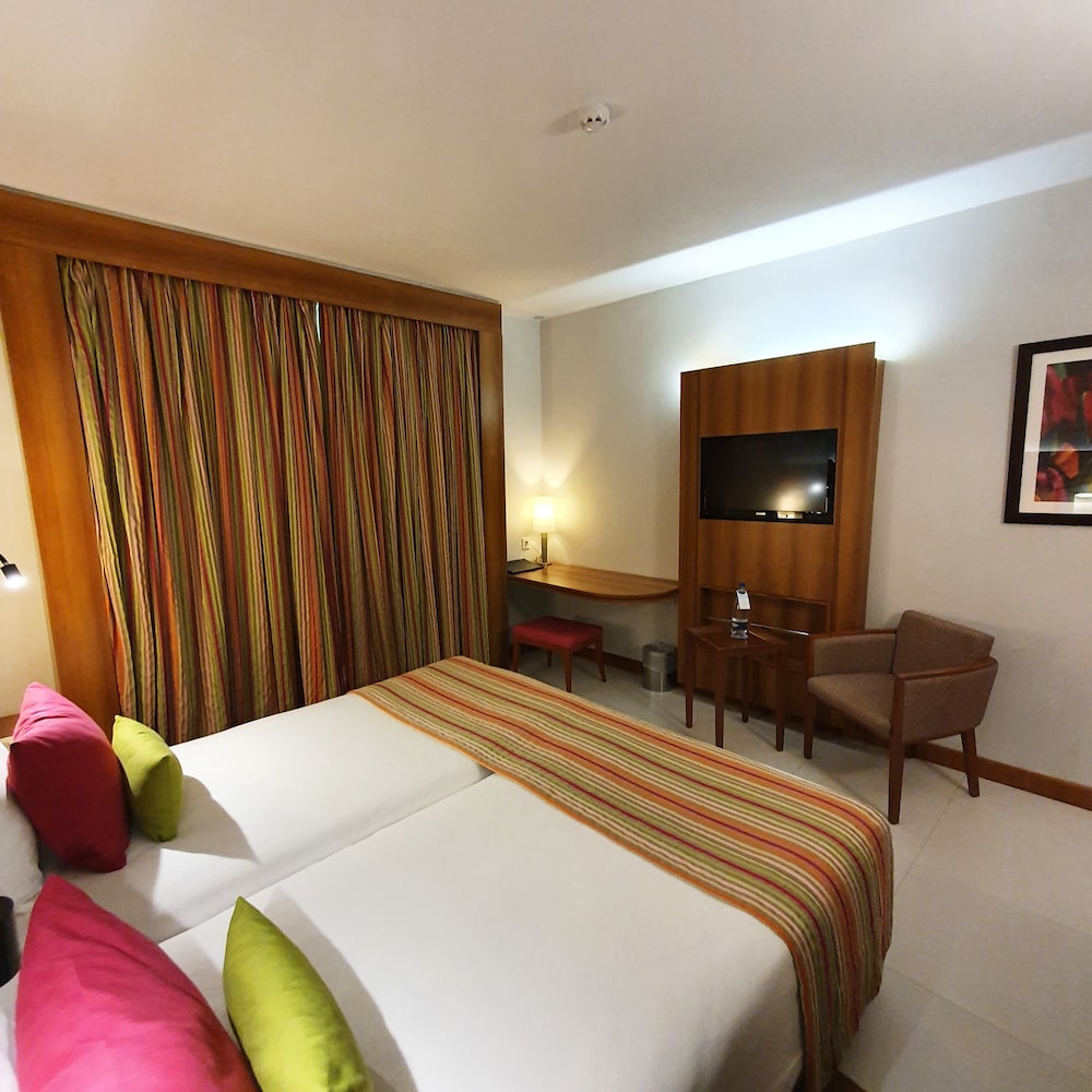 Single Room thumbnail 6
