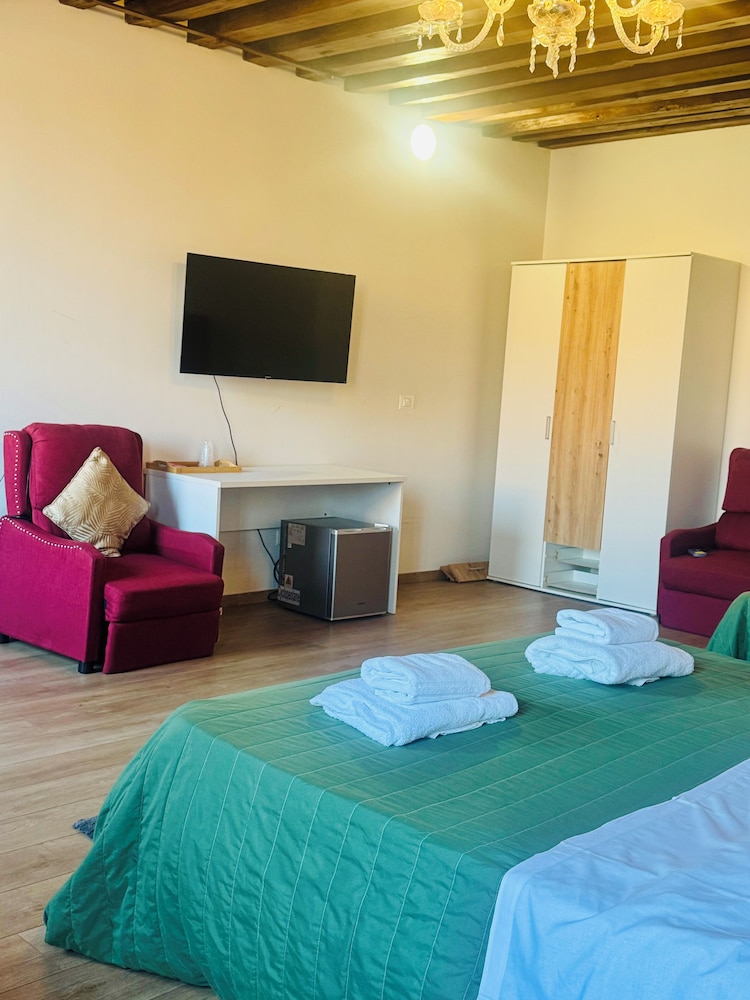 Basic Quadruple Room photo 2