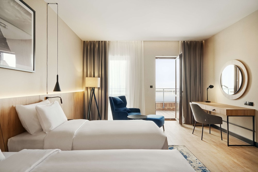Premium Room, Non Smoking, Lake View - Photo 8