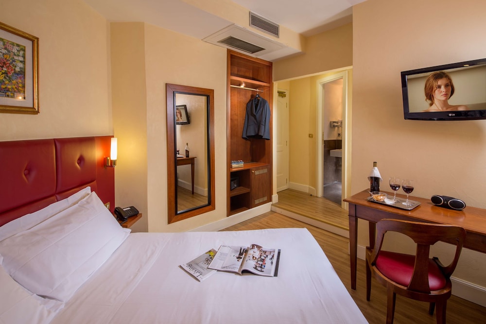 Standard Room, Multiple Beds photo 2