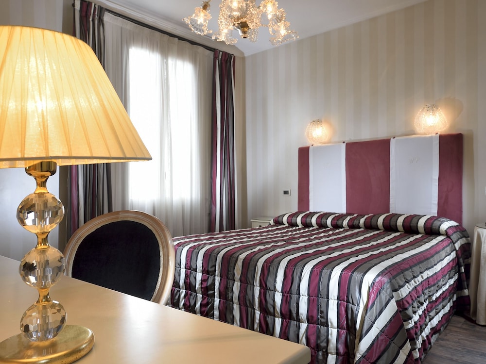 Superior Room, Canal View photo 1