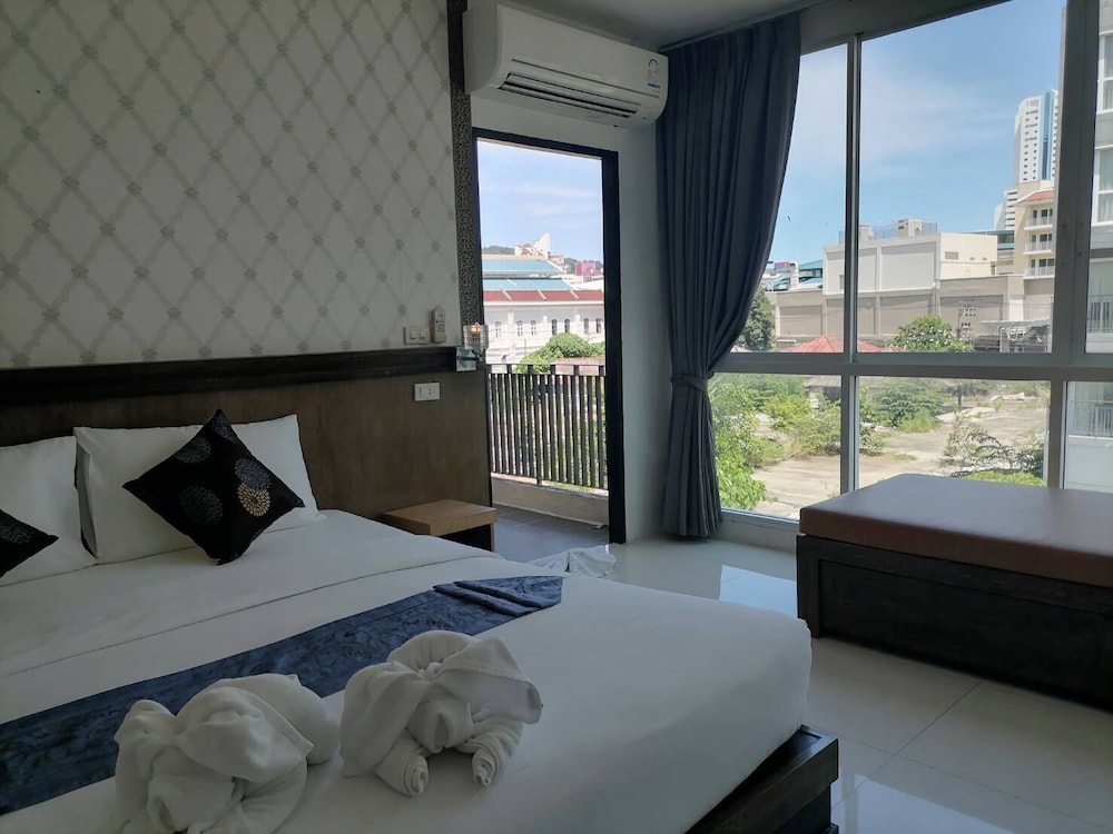Grand Deluxe Room - Photo 1