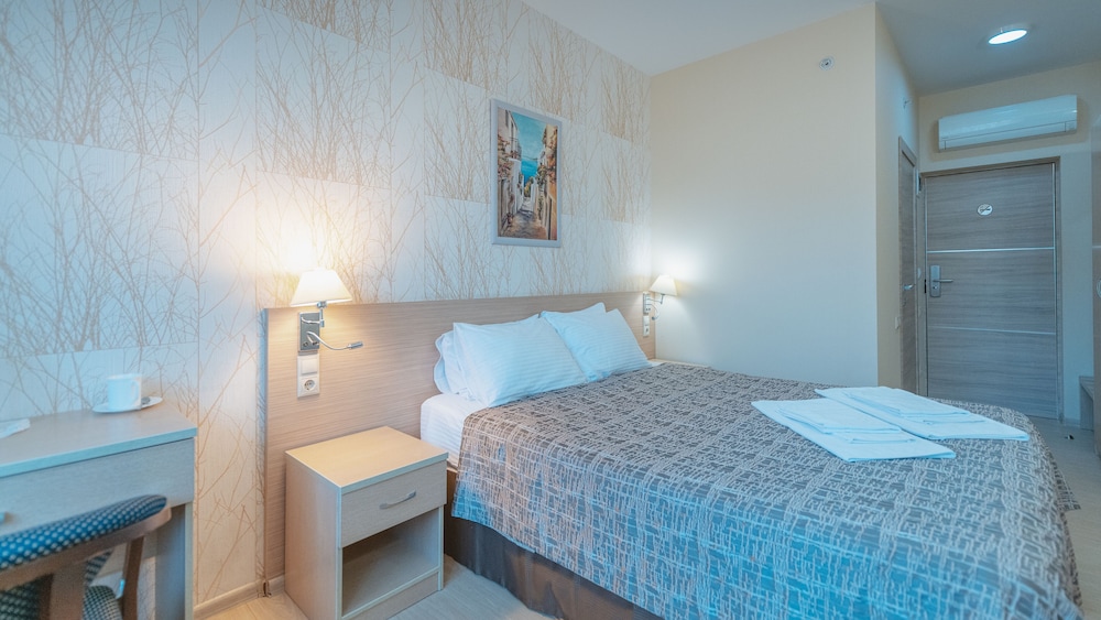 Standard Double or Twin Room photo 3