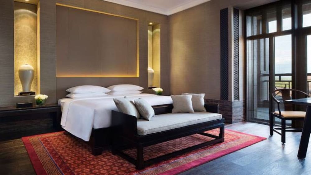 Park, Suite, 1 King Bed photo 3