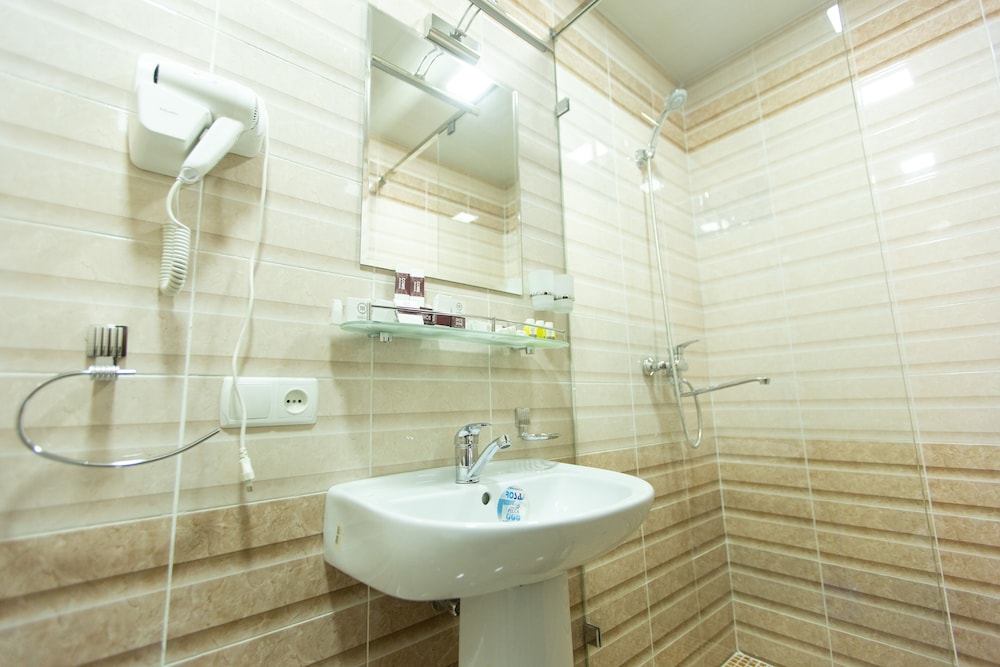 Standard Quadruple Room - Photo 5