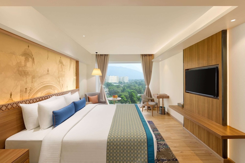 Suite, 1 Double Bed with Sofa bed photo 3