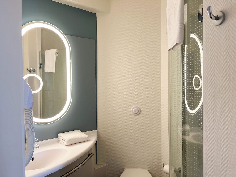 Standard Twin Room - Photo 3