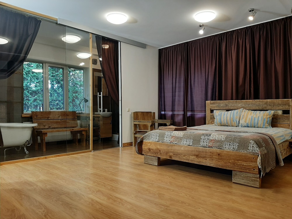 Design Studio Suite, Multiple Beds, Non Smoking, Courtyard View (Anna) photo 2