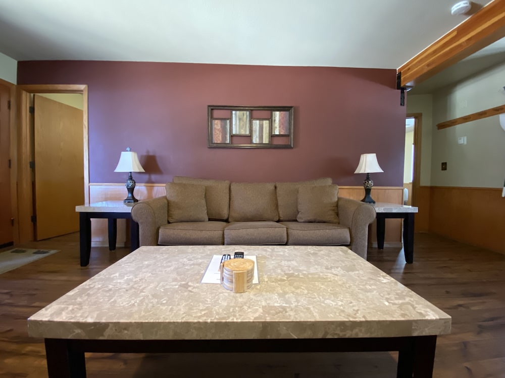 Grand Condo, 3 Bedrooms, Fireplace, Partial Lake View photo 1