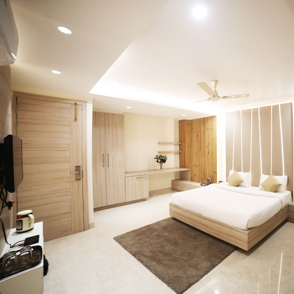 Royal Room - Photo 5