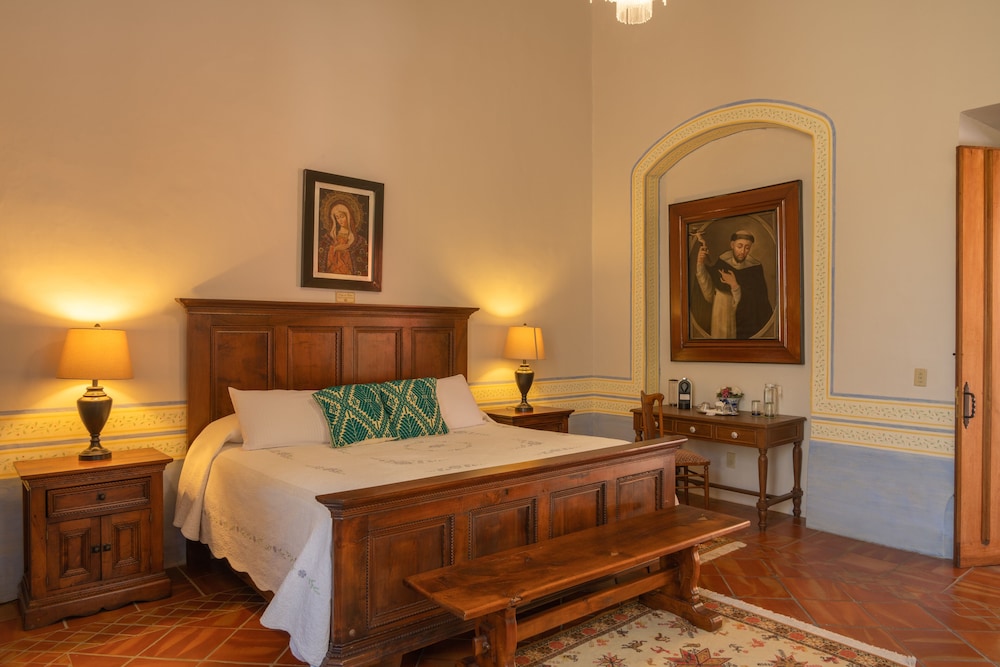 Junior Room, 1 King Bed, Garden View