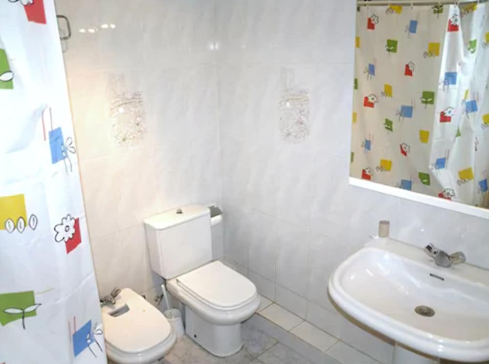 Double Room, 1 Bedroom, Private Bathroom (with extra bed) photo 2