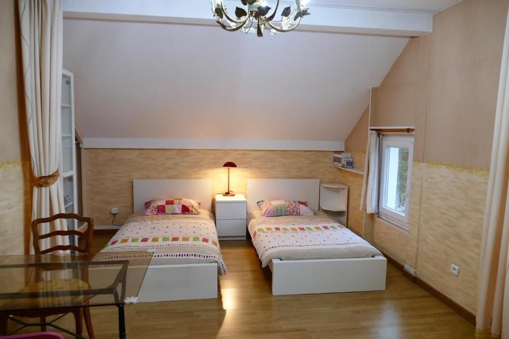 Basic Double Or Twin Room, 2 Twin Beds, Non Smoking, Refrigerator