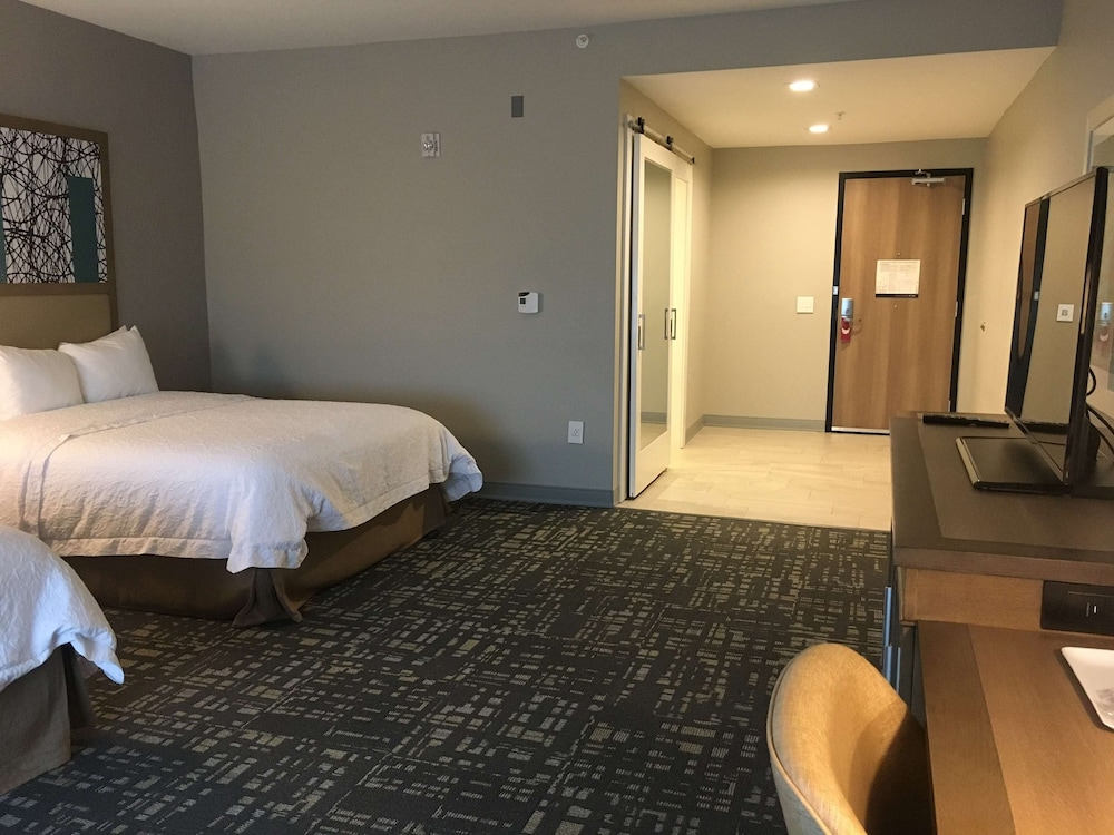 Room, 2 Queen Beds, Accessible, Non Smoking (Roll In Shower)