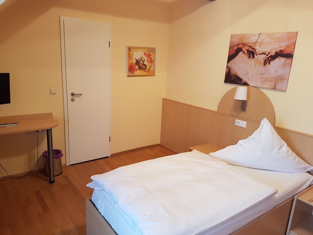 Single Room photo 3