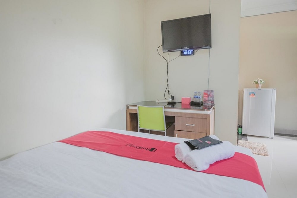 Premium Room (RedDoorz) - Photo 3