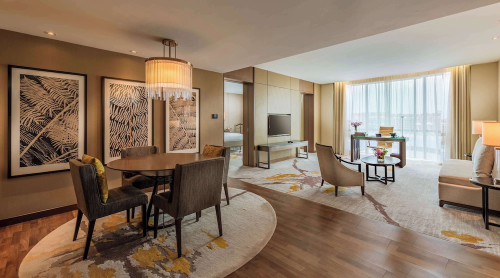 Executive Suite, 1 King Bed with Sofa bed, Allergy Friendly, photo 6