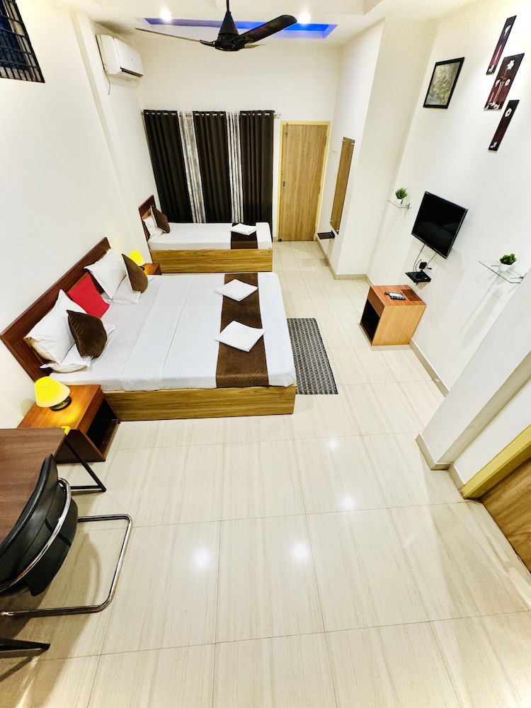 Deluxe Triple Room photo 2